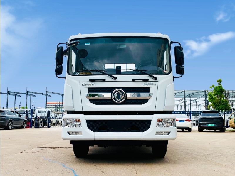 春风6.8米D9气瓶运输车