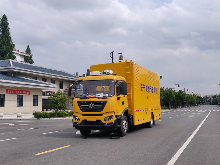 春风天锦2000方大流量排水车